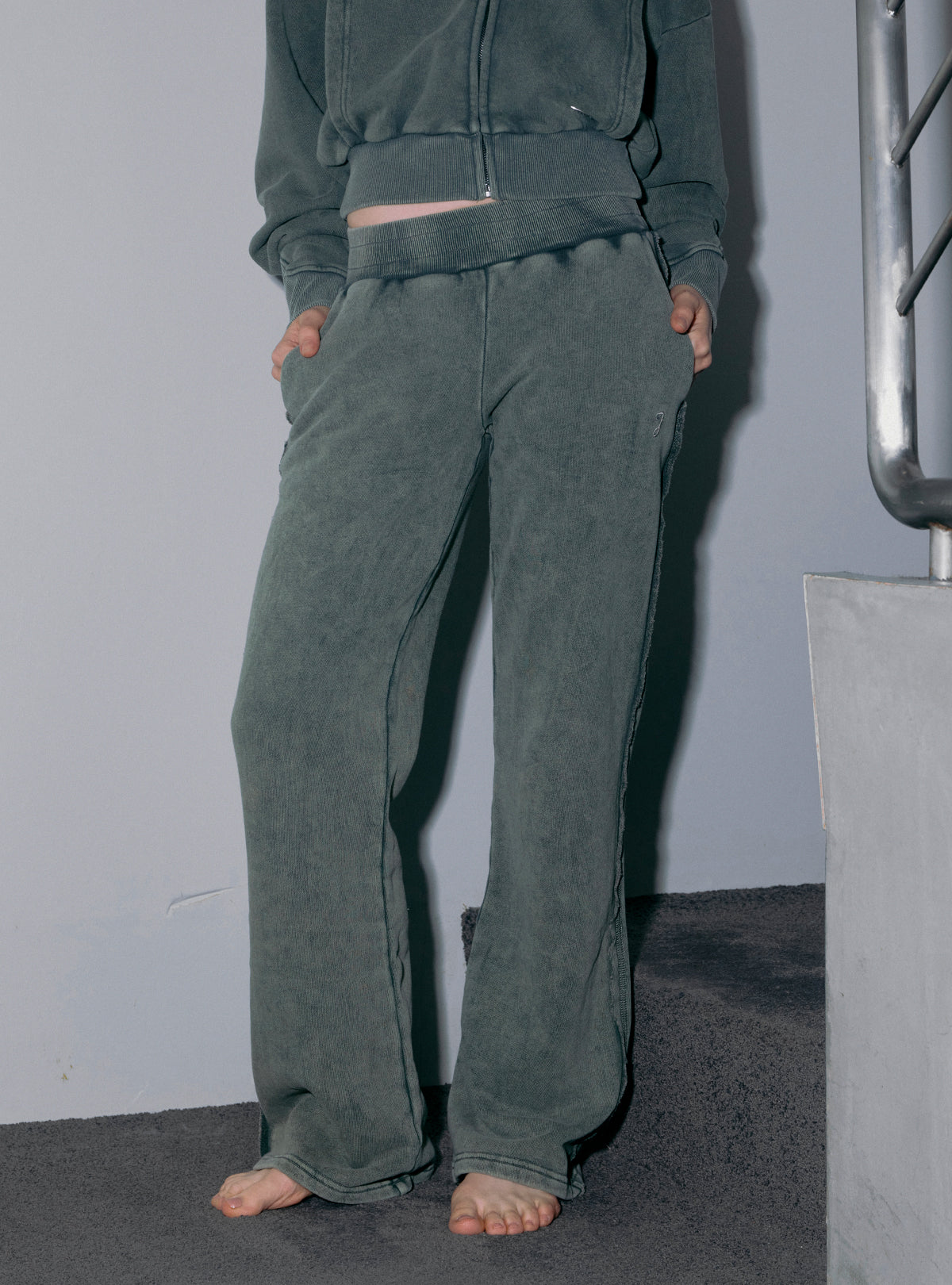 Shadow Cut Off Sweat Pants