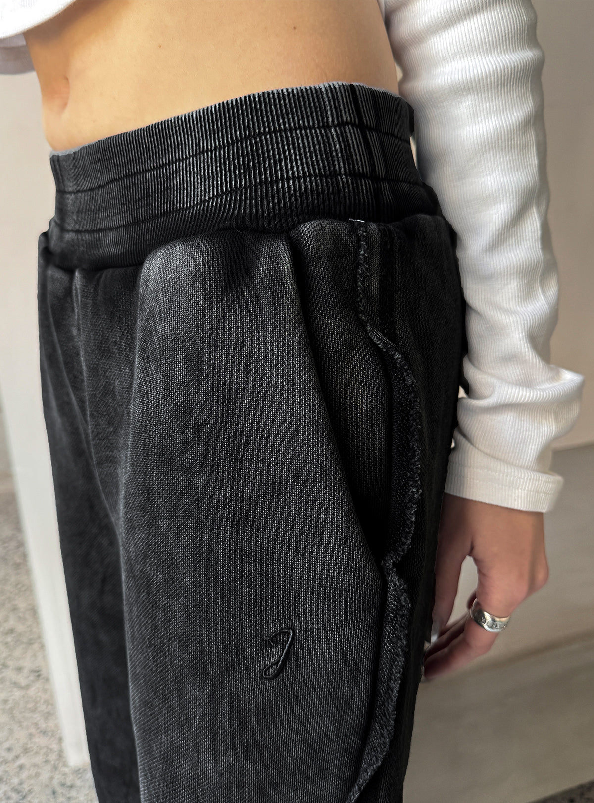 Shadow Cut Off Sweat Pants