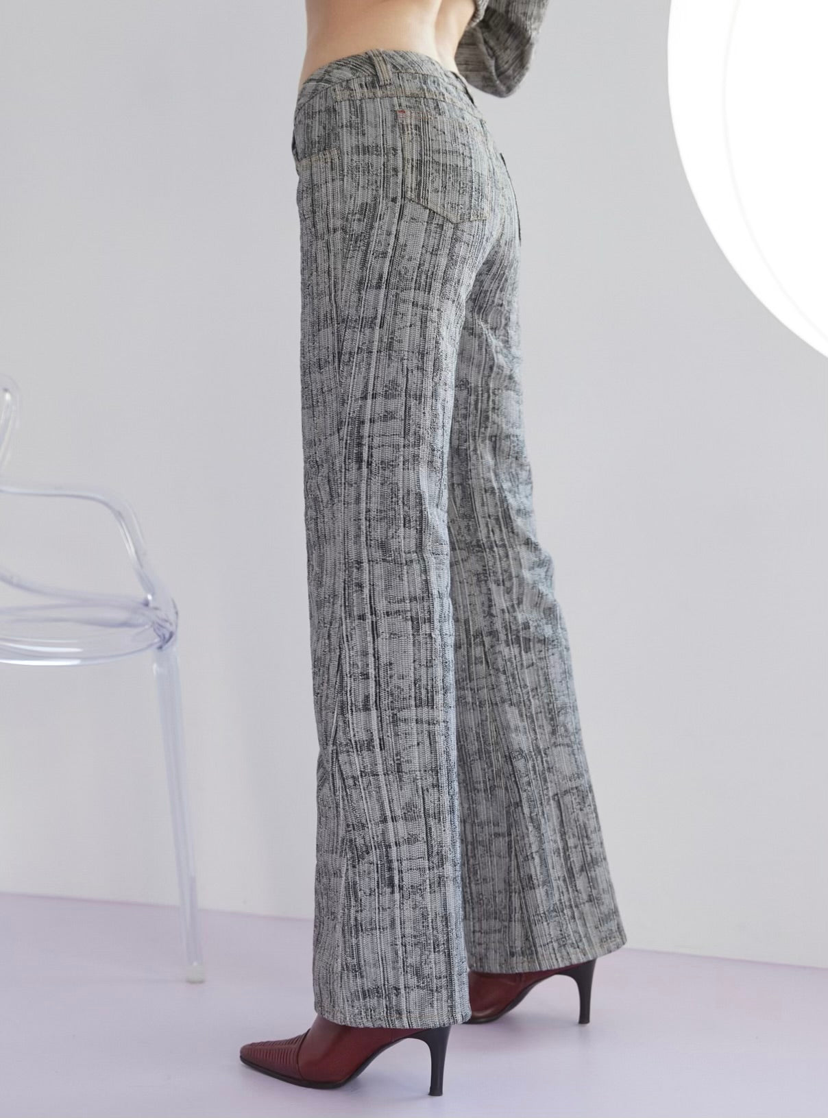 【TOTEME】ローライズ スリムカット パンツ TOTEME ローライズ パンツ | ブラック | FARFETCH JP