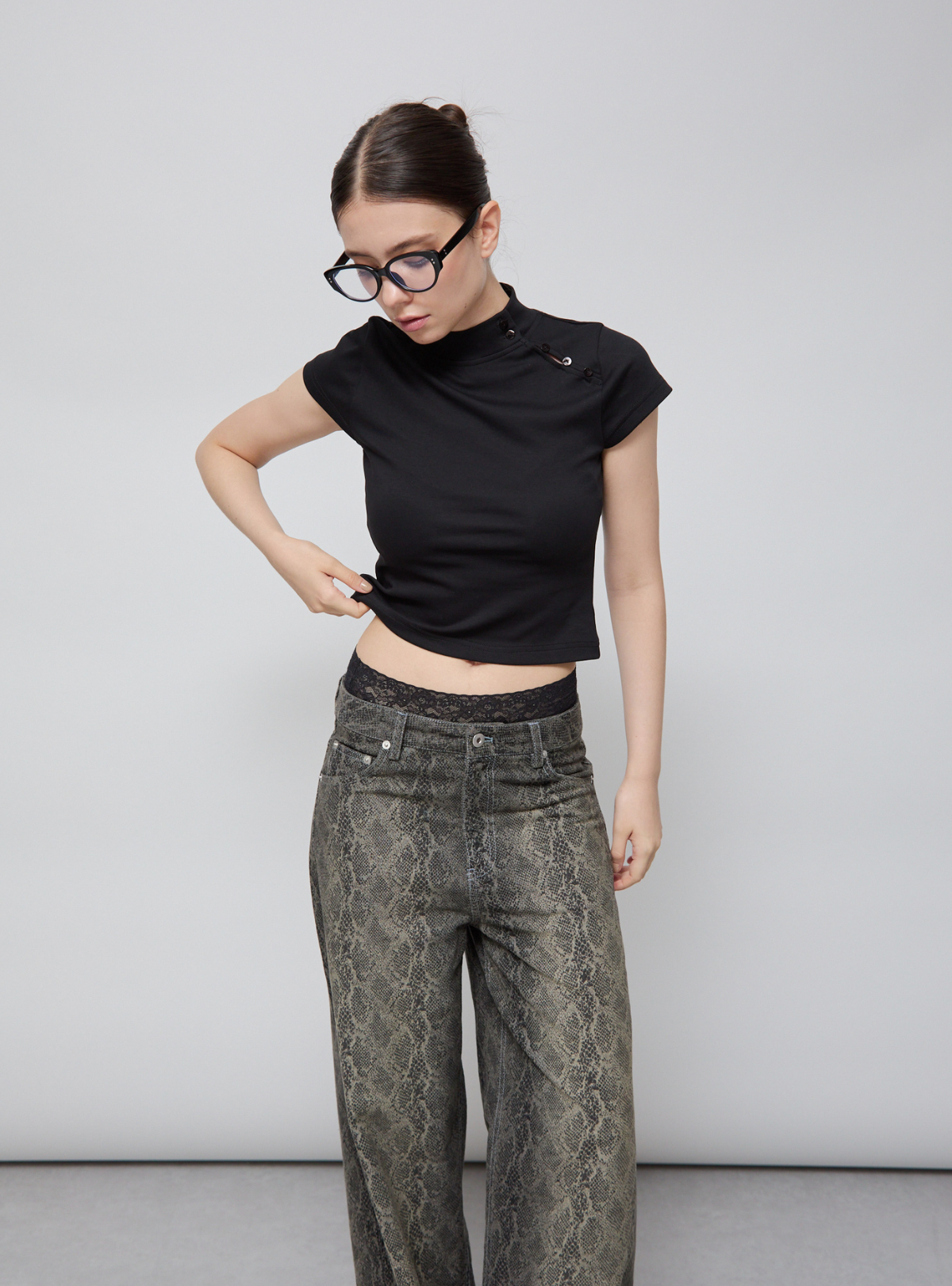 Shell Button High Neck Tee