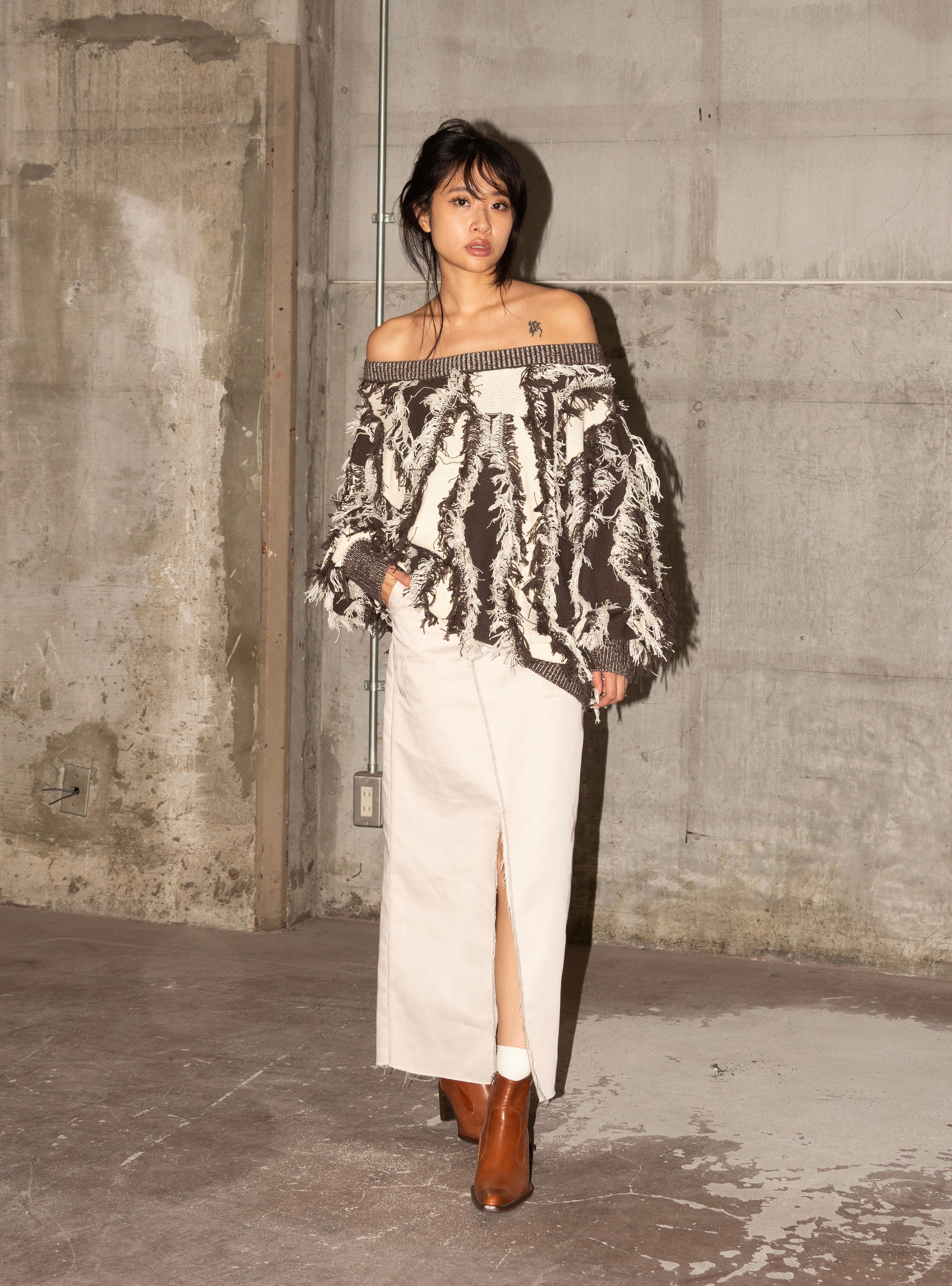 juemi リメイクオフショル Fringe Bi-color Over Knit – JUEMI