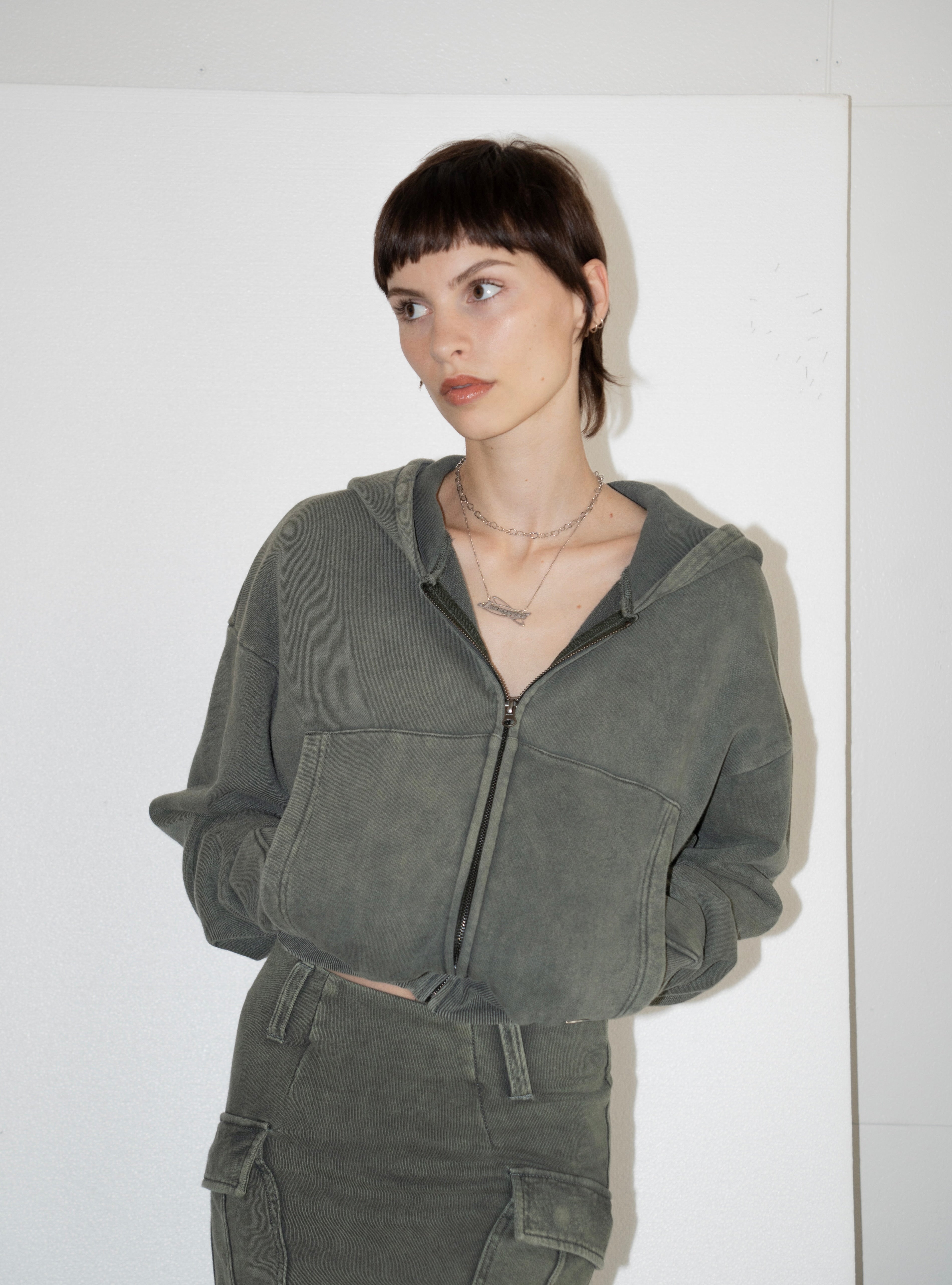 juemi ショートフーディ　チャコール Total J Short Hoodie – JUEMI