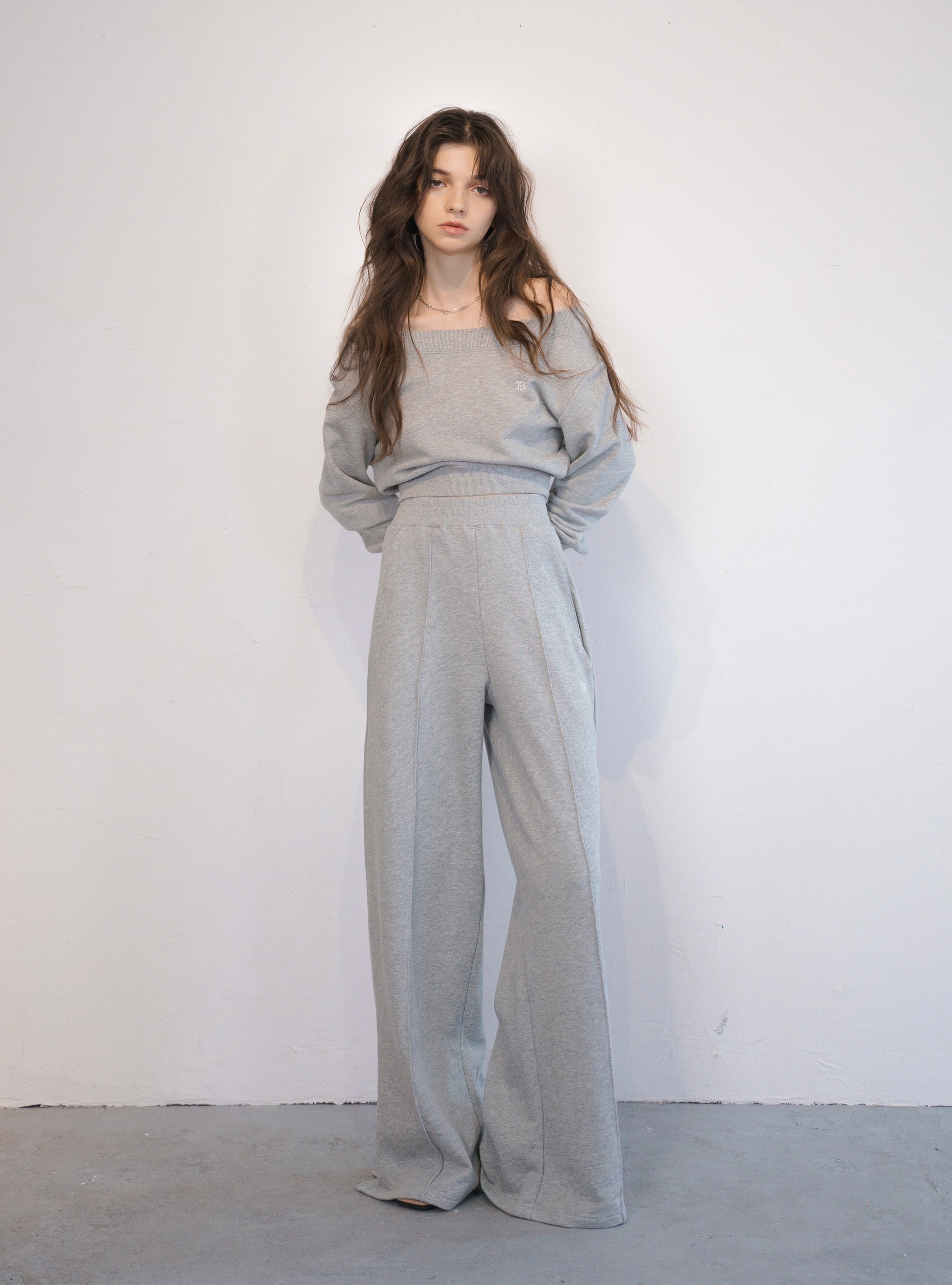 【絶品】 Neck Loose EMB Sweat JUEMI – トップス