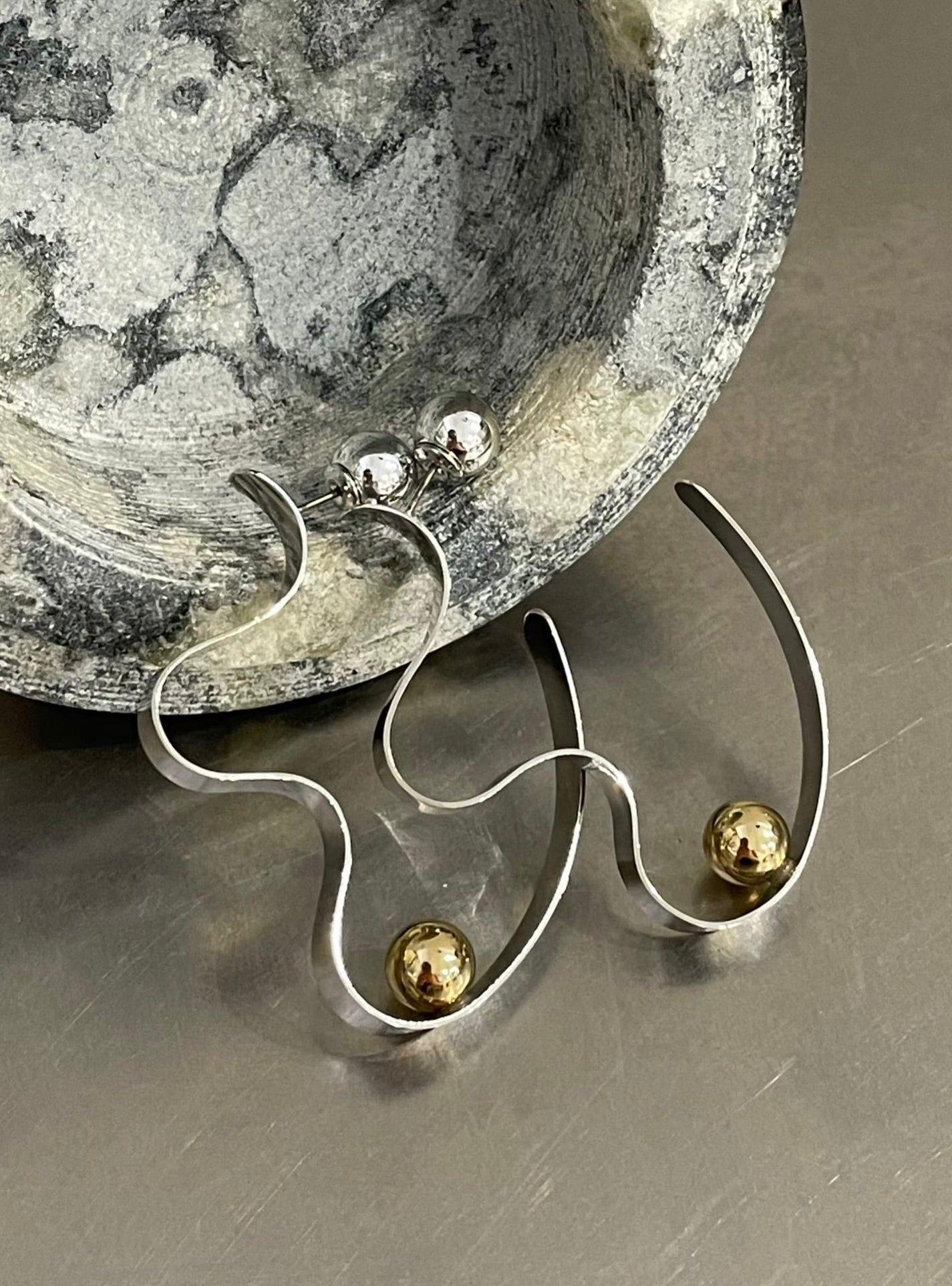 JAMIE&BELL☆ソ・イェジ着用☆carapace earrings 全2色 COLOR CALYX PIERCED EARRINGS(オレンジムーンストーン)(2JP1072